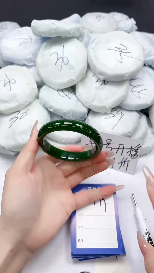 未镶嵌手镯石英质玉179/57