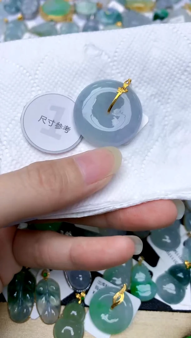 颈饰18K金镶嵌翡翠天然A货翡翠