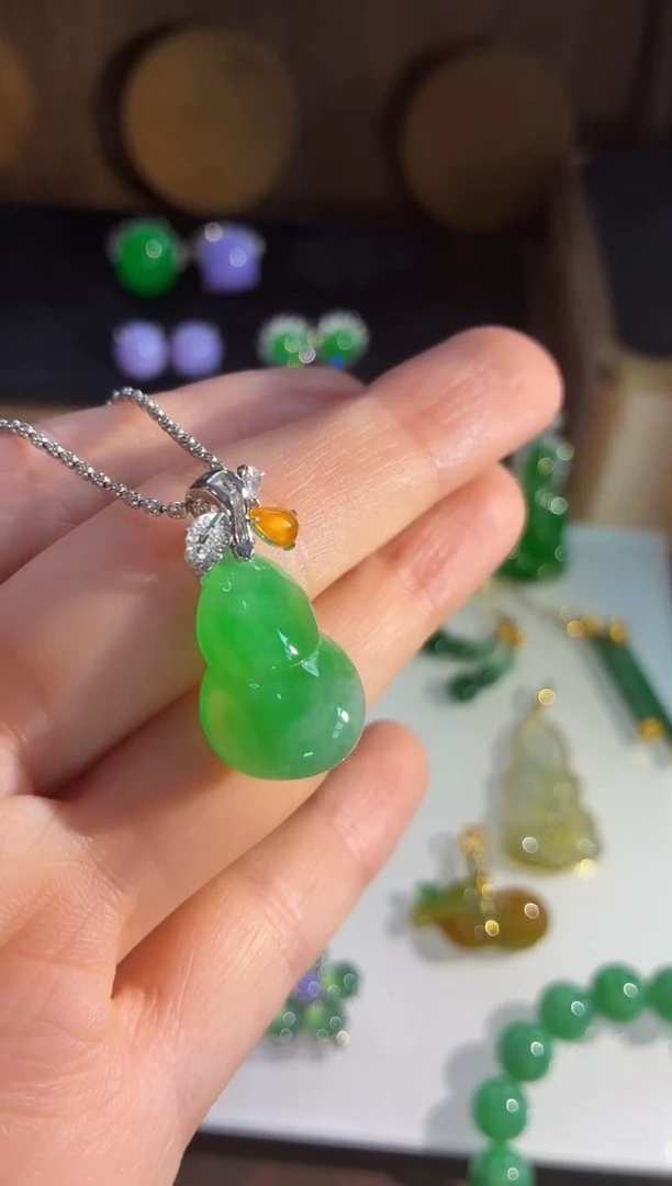 吊坠(不含链)18K金镶嵌翡翠吊坠