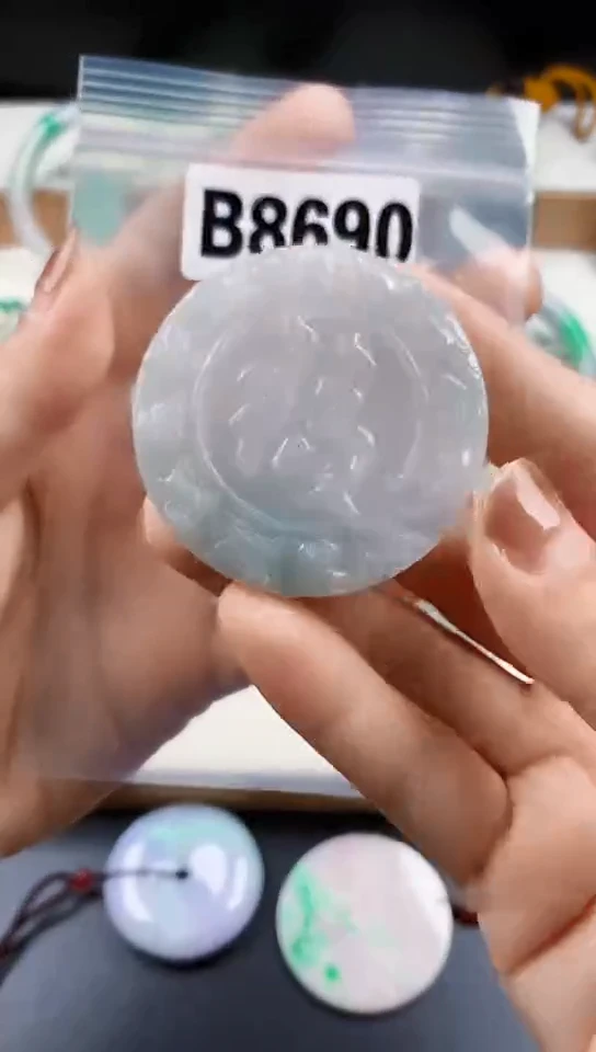 颈饰未镶嵌翡翠天然翡翠吊坠·挂件