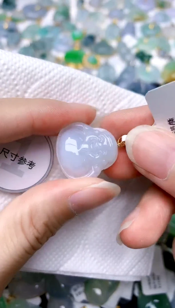 颈饰18K金镶嵌翡翠天然A货翡翠