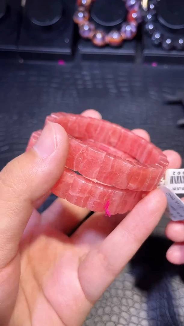 【闪购商品】菱锰矿手牌未镶嵌红纹石手牌（多样性发其一）