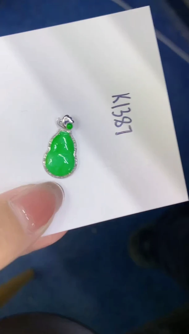 颈饰18K金镶嵌翡翠缅甸天然翡翠A货