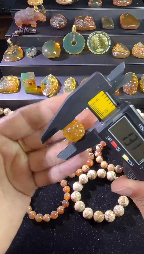 琥珀颈饰未镶嵌金珀莲花珠