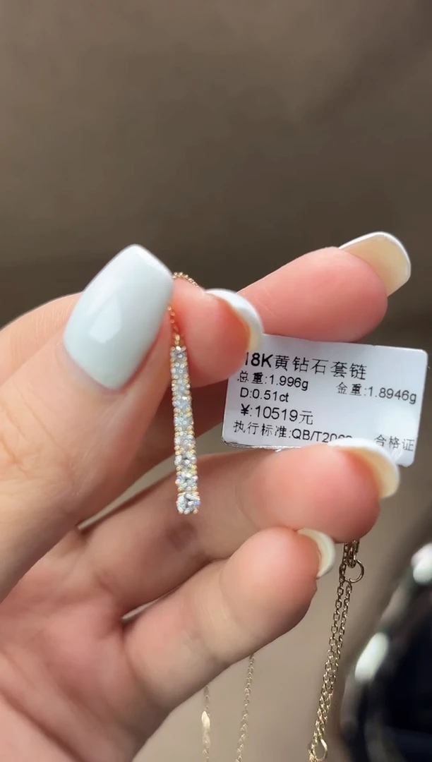18K金镶嵌颈饰实验室培育钻石吊坠
