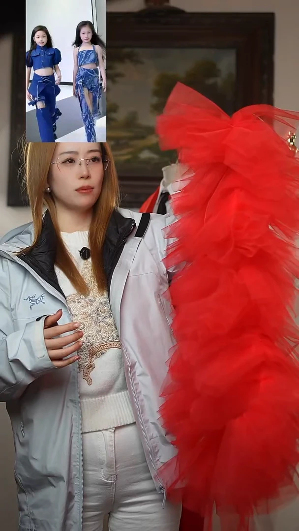 静**️红色+宝蓝色肩纱艺桐轩儿童潮服