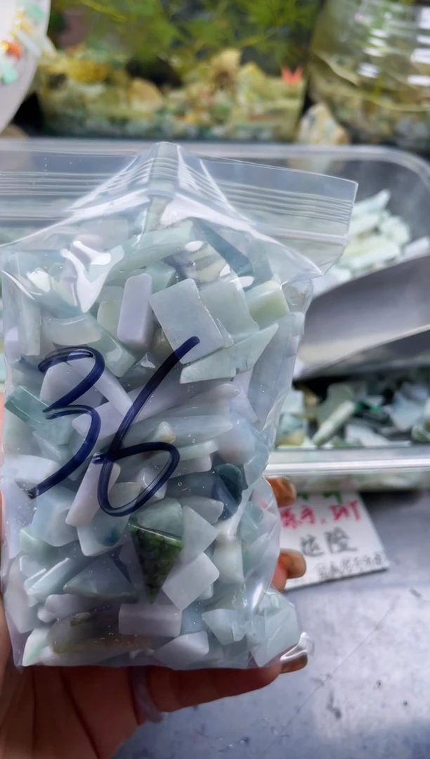 配石翡翠天然翡翠小号500克36