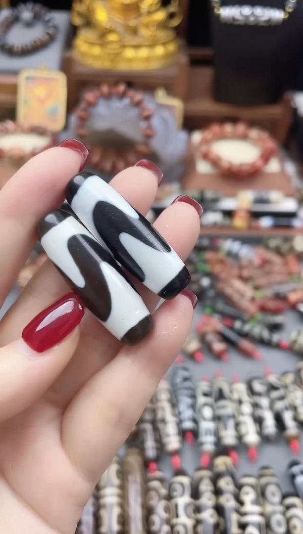 未镶嵌珠珠玛瑙/玉髓黑白牙牙多样性发1个