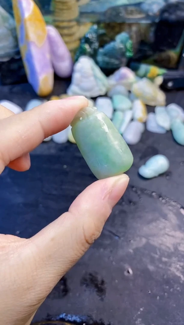 颈饰未镶嵌翡翠嘿****?天然翡翠066
