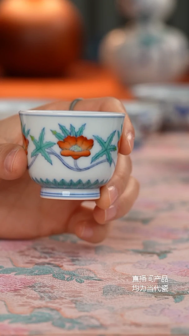 源明青忆斗彩秋葵花小杯