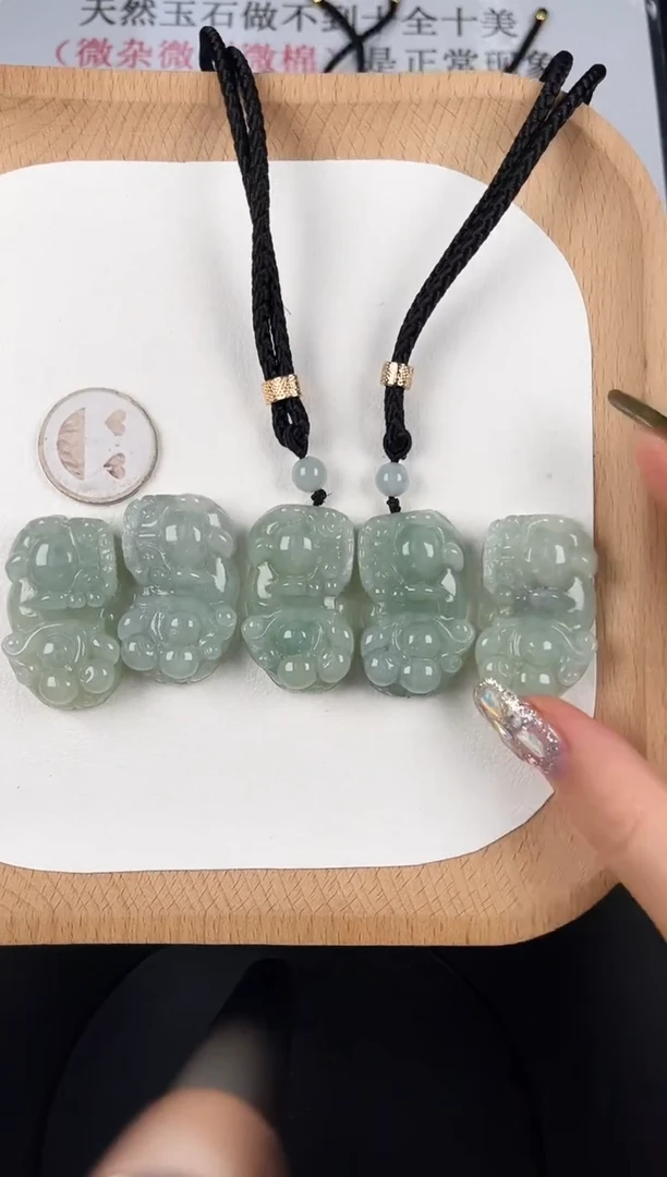 颈饰未镶嵌翡翠LC024翡翠冰绿貔貅（单件）+送同款绳子多样性发其一