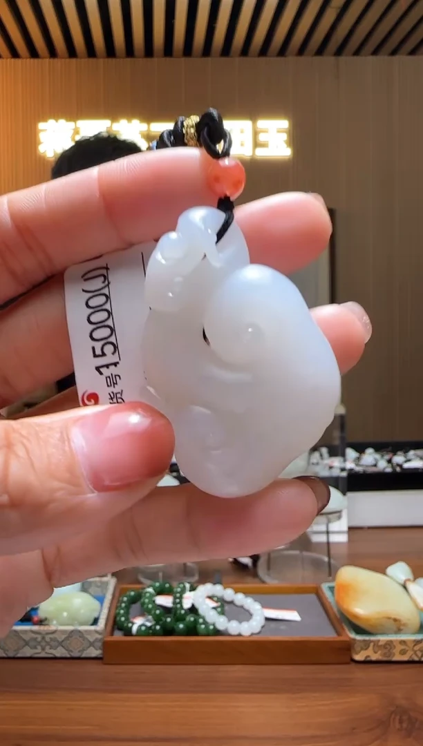 颈饰未镶嵌和田玉J