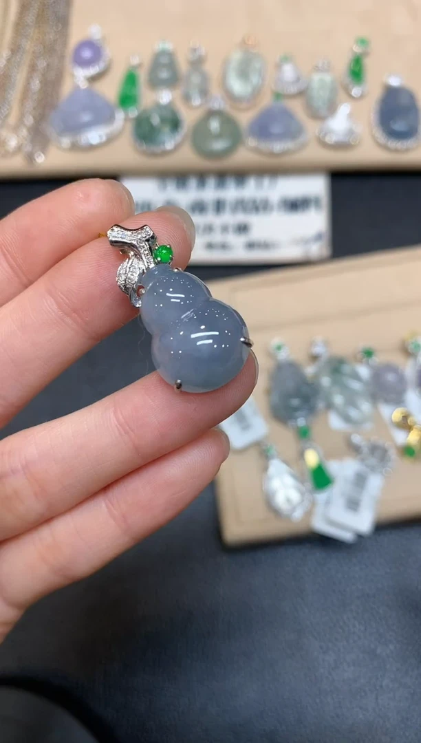 【闪购商品】翡翠颈饰18K金镶嵌葫芦【无服务费