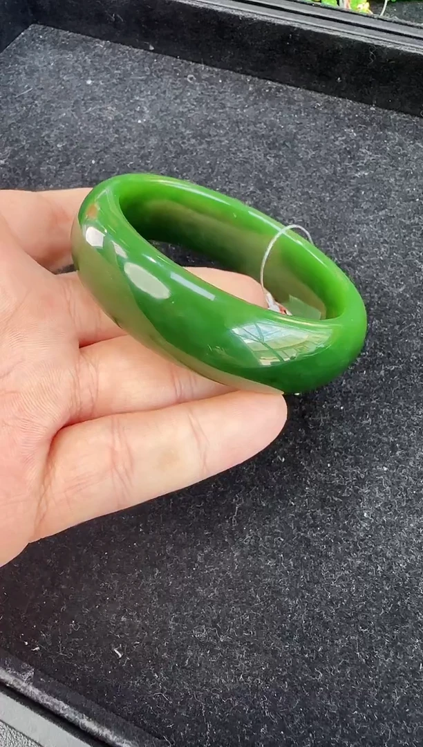 未镶嵌手镯和田玉粉绿60圈口