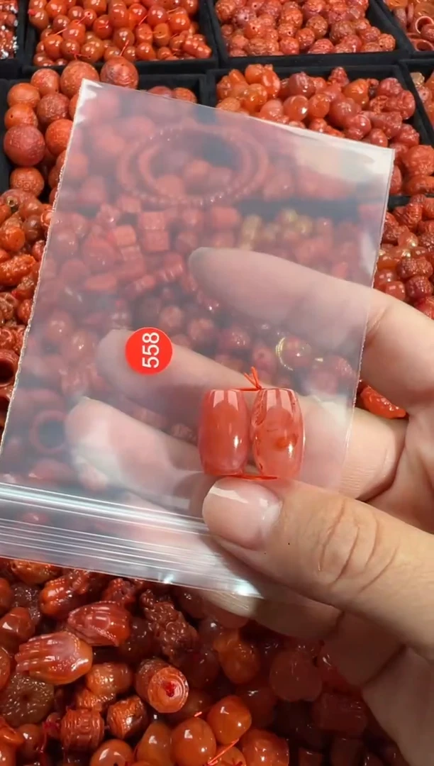 南红玛瑙未镶嵌颈饰1