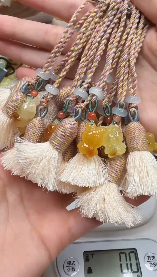 未镶嵌琥珀裸石随机一件