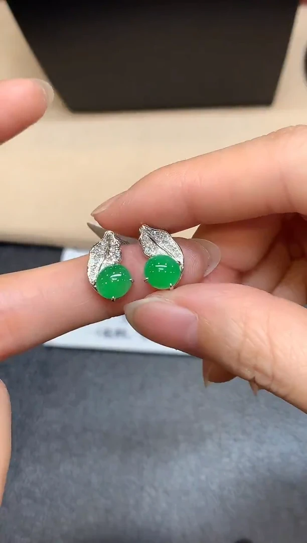 18K金镶嵌翡翠耳饰蛋面【无服务费