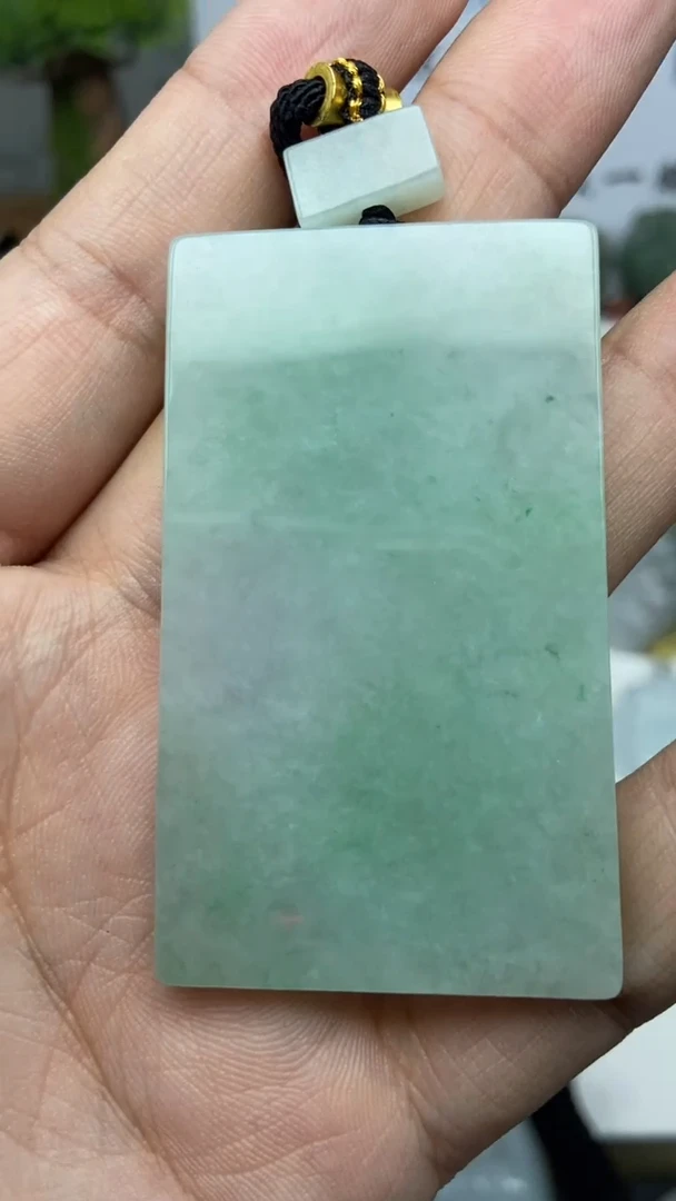 翡翠未镶嵌颈饰无事牌
