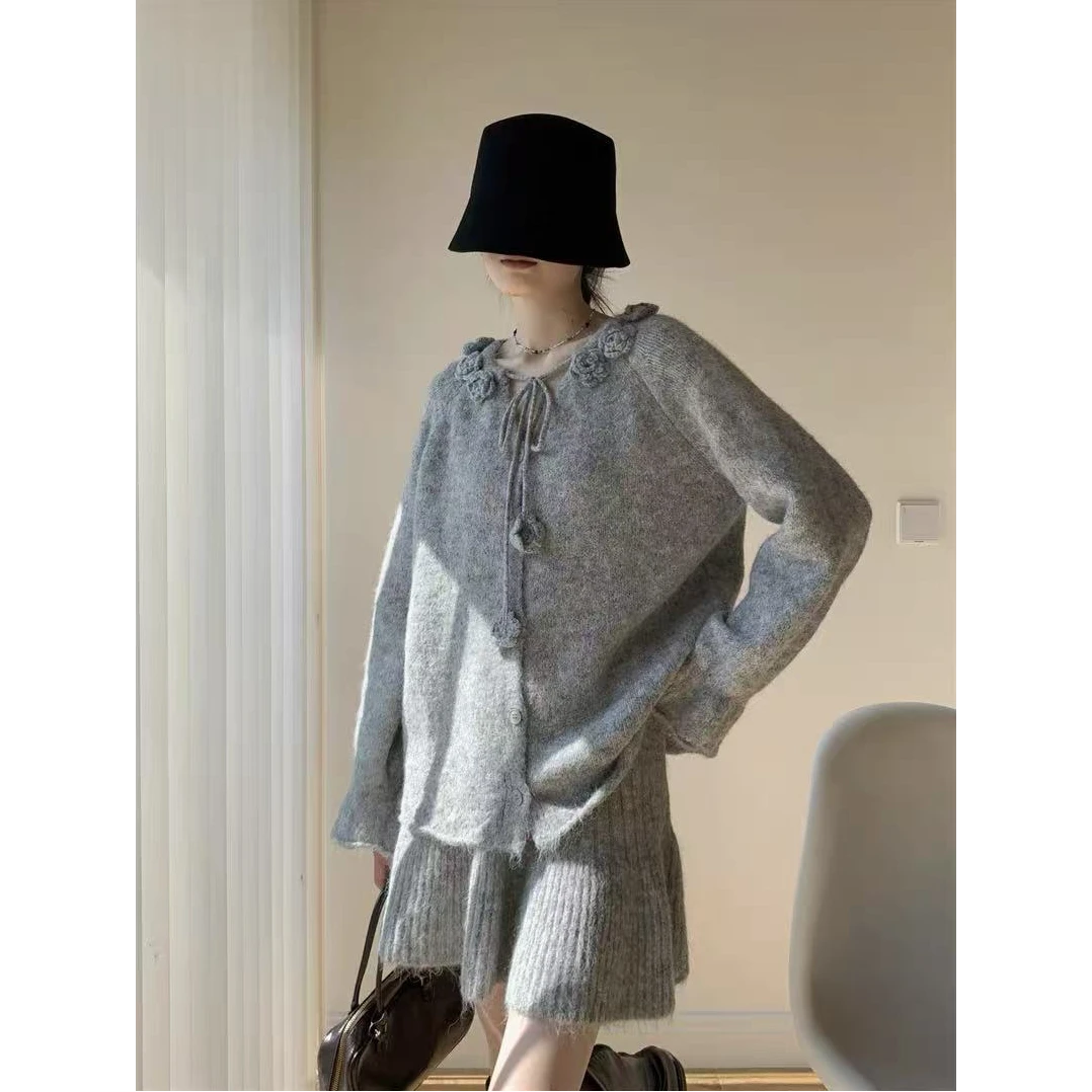 2025秋冬立体玫瑰花温柔软糯单排扣毛衣外套+A字针织短裙套装