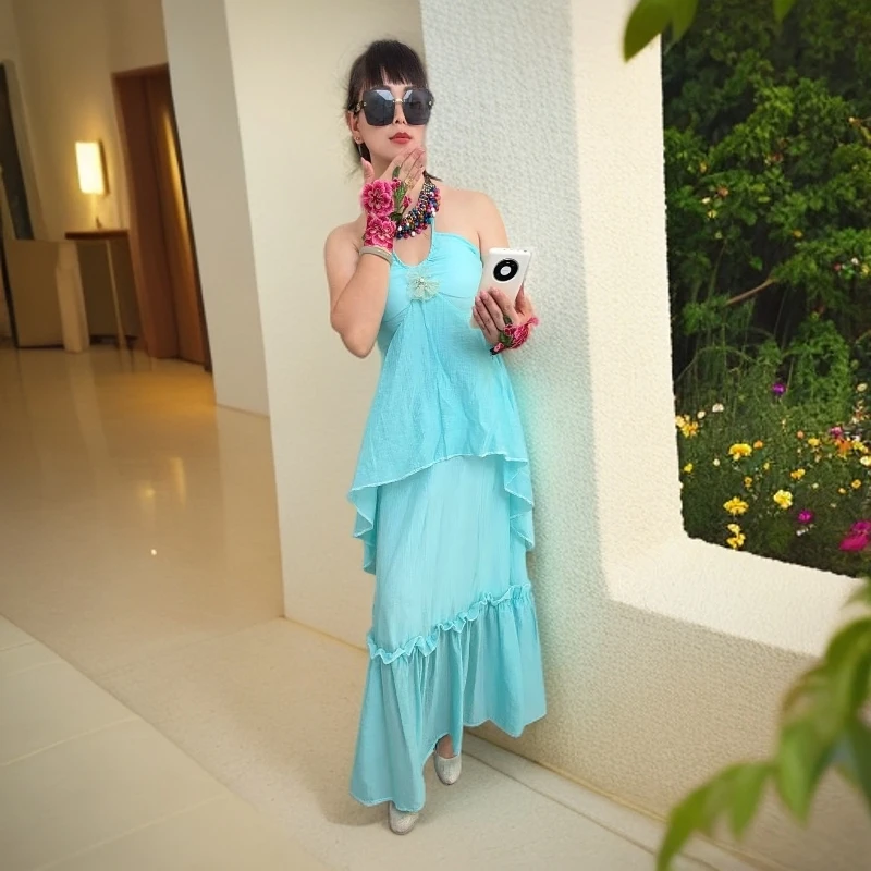 法式立体花瓣挂脖系连衣裙夏季度假风性感露背宽松垂感大摆裙