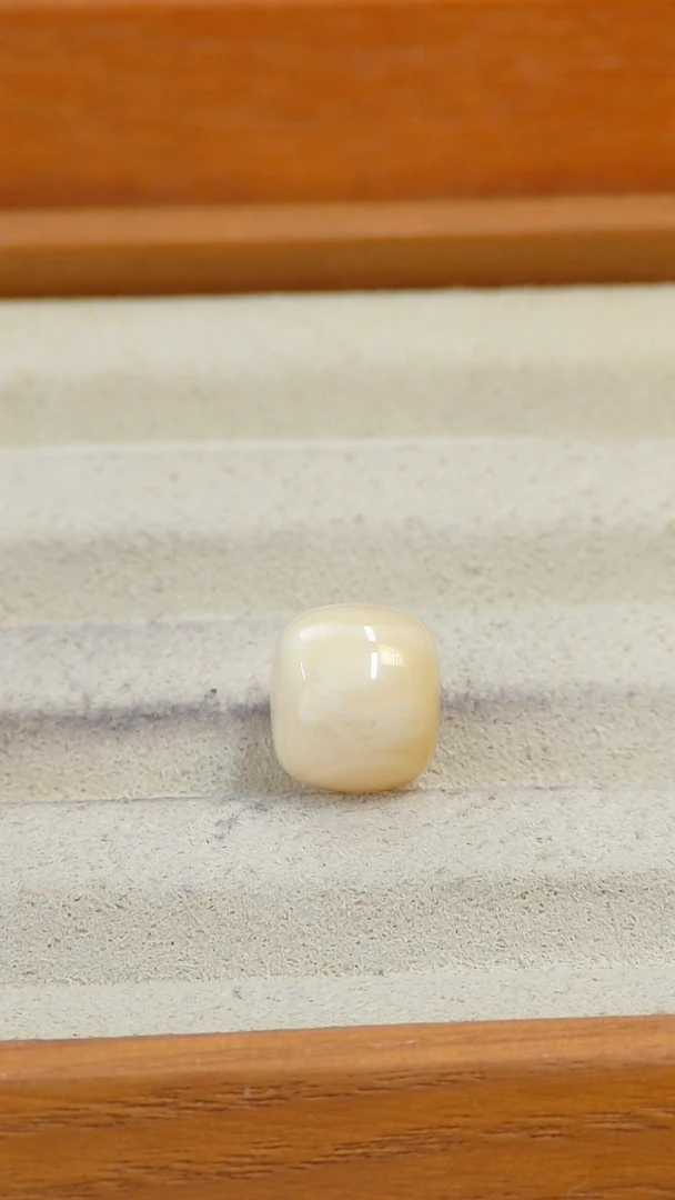 【闪购商品】蜜蜡裸石未镶嵌俄料微瑕12mm1.029克