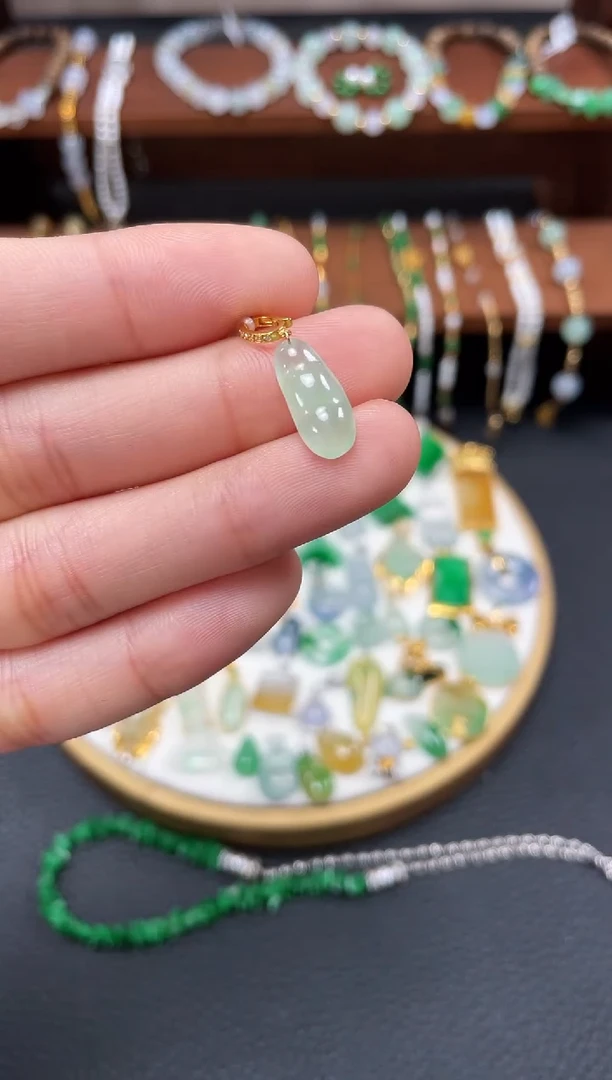 【闪购商品】翡翠吊坠(不含链)18K金镶嵌一个  JK695