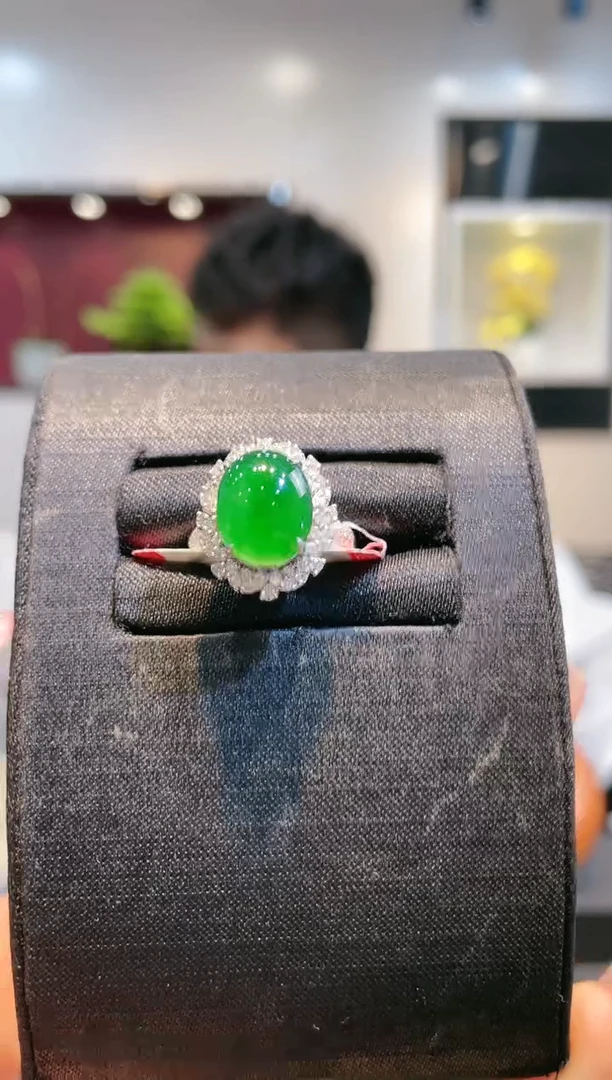 【闪购商品】翡翠颈饰18K金镶嵌A62天然A货翡翠戒指
