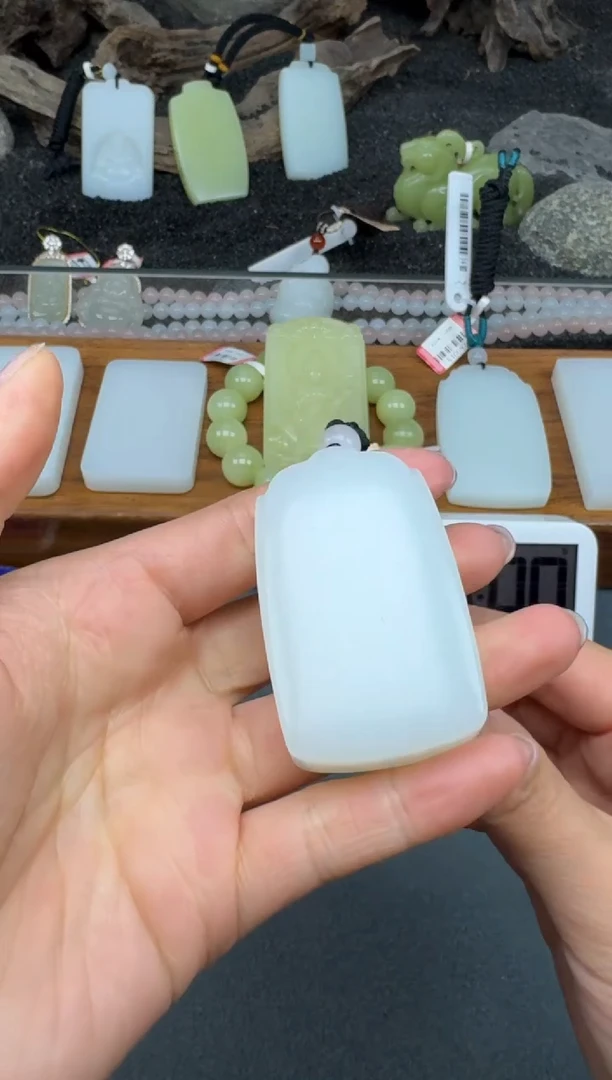 颈饰未镶嵌和田玉3