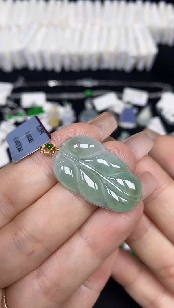 吊坠(不含链)18K金镶嵌翡翠叶子18K金扣镶嵌@@CMT925-4