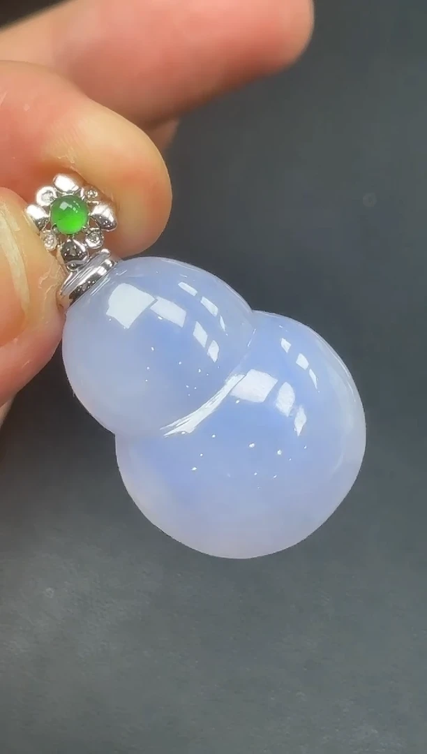 18K金镶嵌挂件翡翠葫芦