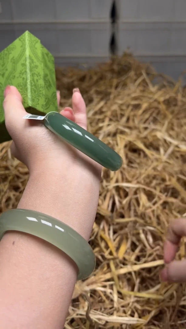 未镶嵌手镯石英质玉D1612