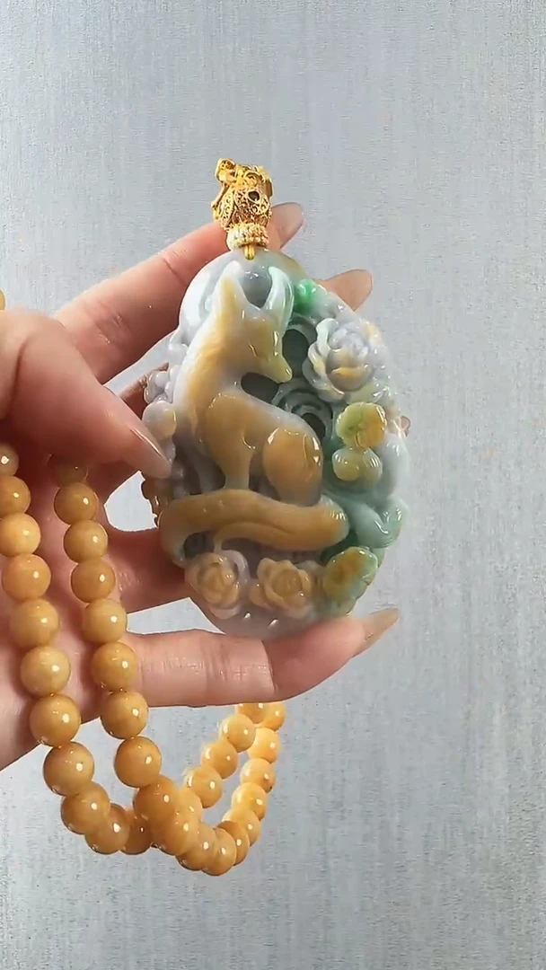 颈饰未镶嵌翡翠九尾狐
