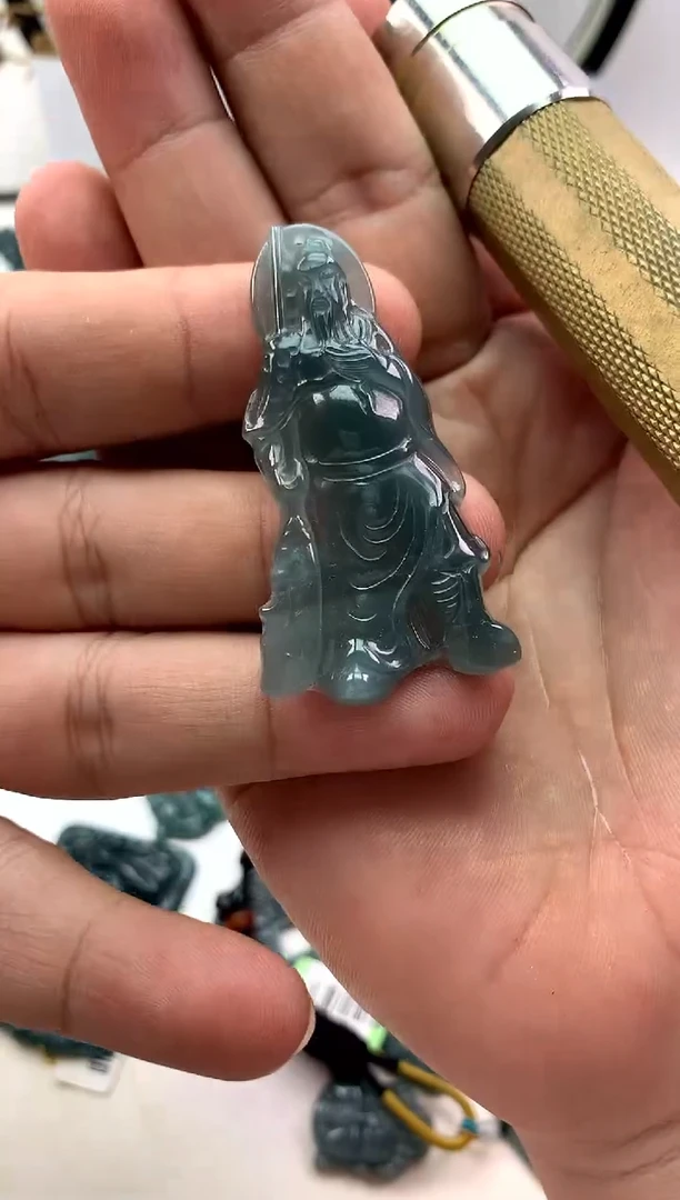 翡翠未镶嵌颈饰关公