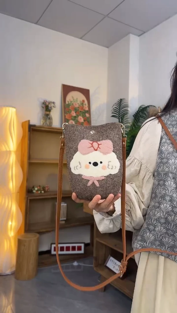 羊毛非遗纯手工包  手机包兔子