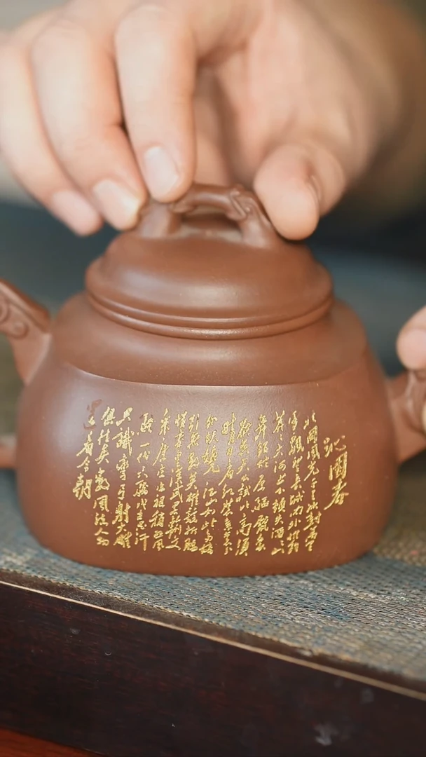 【闪购商品】微瑕喀左紫砂真不错，主播就是做壶的