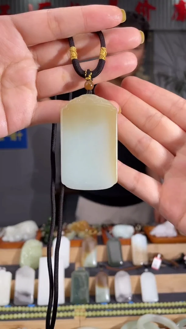 和田玉未镶嵌颈饰1