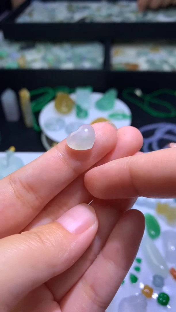 未镶嵌定制翡翠毛货