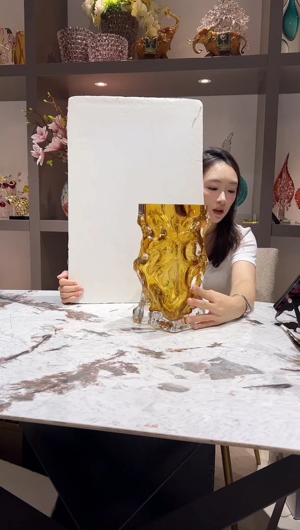 设计师款琥珀色花瓶2