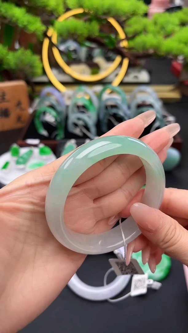未镶嵌手镯翡翠手镯