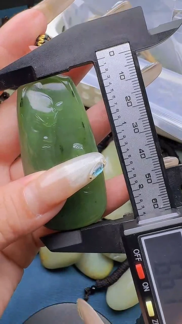 和田玉未镶嵌颈饰1