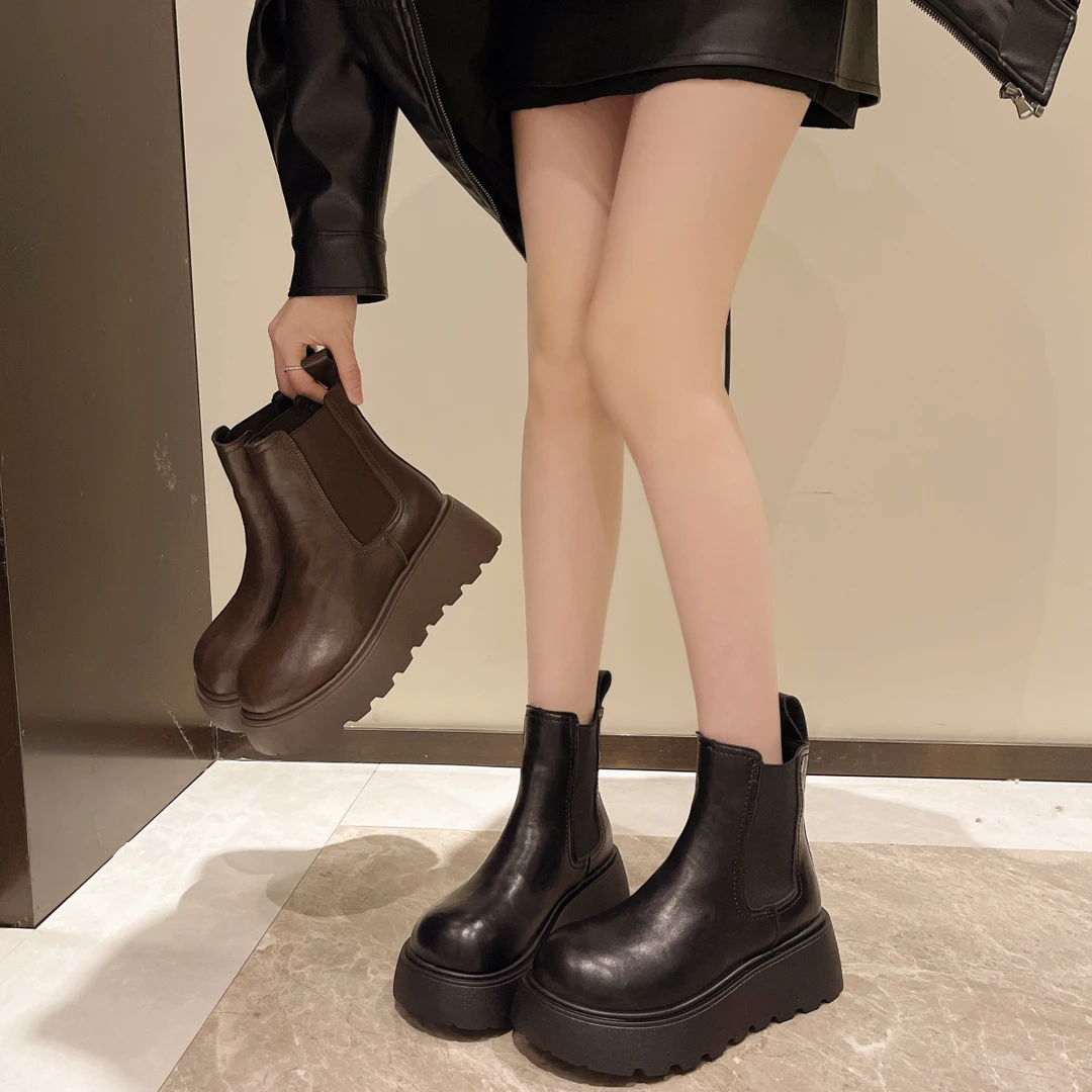 英伦风棕色厚底松糕马丁靴女款2025新款冬季加绒短靴子烟筒机车靴