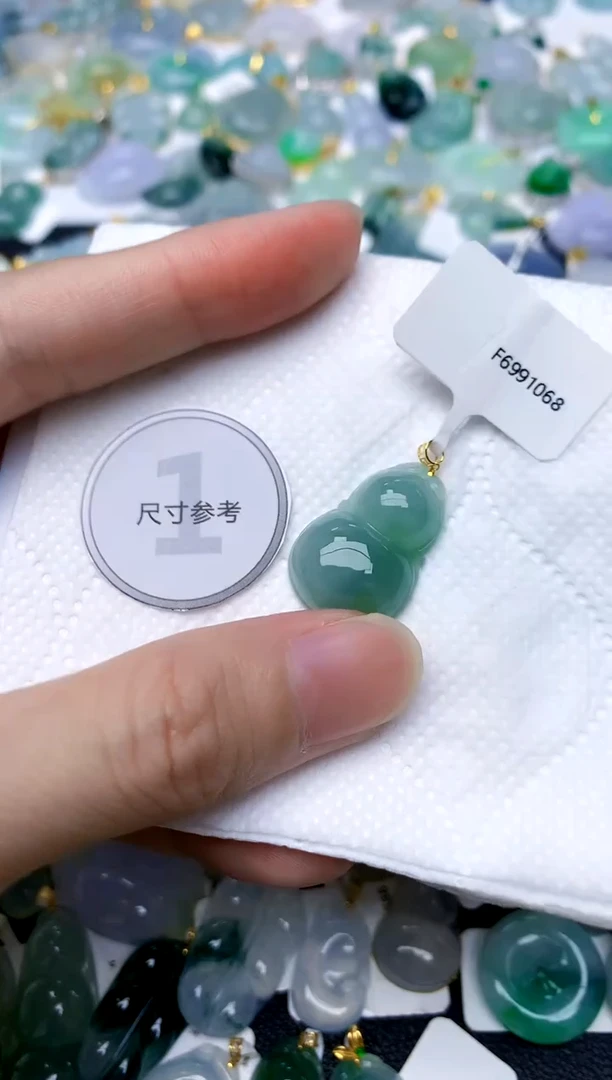 颈饰18K金镶嵌翡翠天然A货翡翠