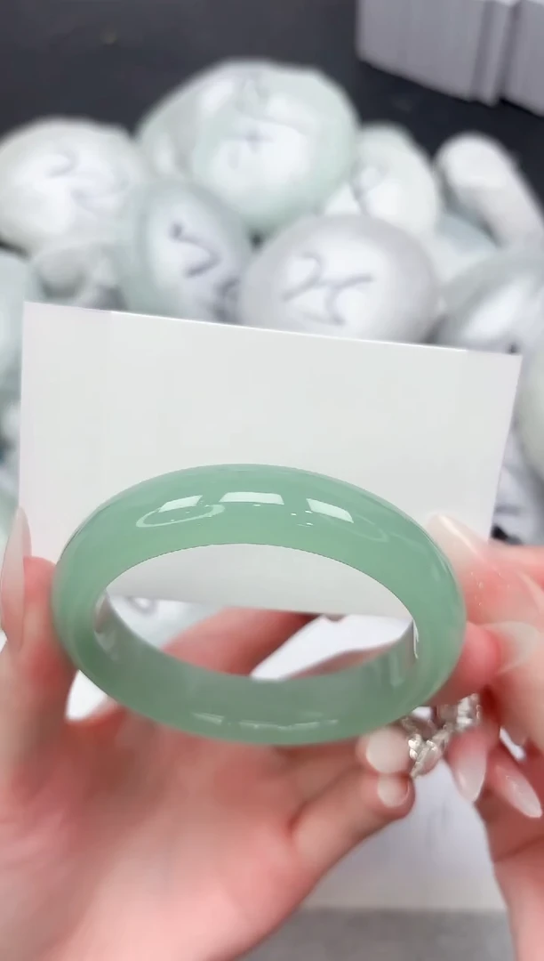 未镶嵌手镯石英质玉147-55.6