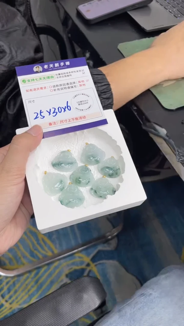18K金镶嵌挂件翡翠飘花佛公F9配绳/多样性发其一CP