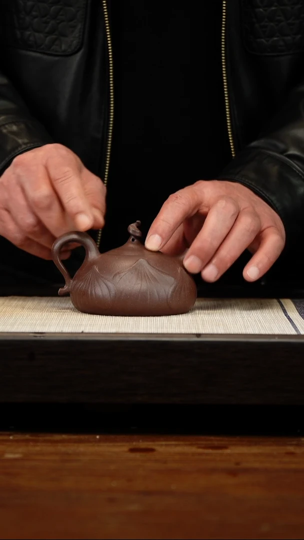 茶壶紫砂四底荷花