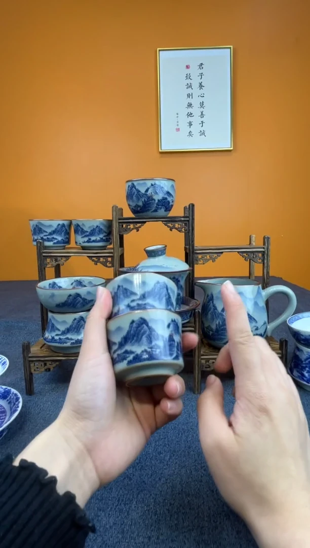 余*景德镇釉里红8件加2客杯