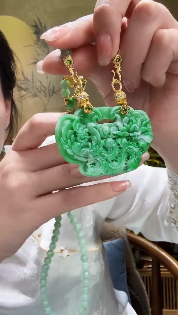 颈饰未镶嵌翡翠吊坠