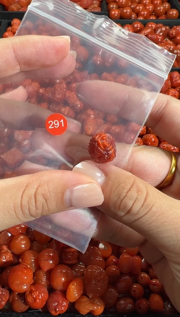 颈饰未镶嵌南红玛瑙1