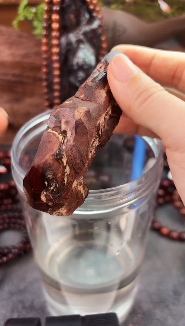 降真香海南红降花梨公原料随形手把件27g