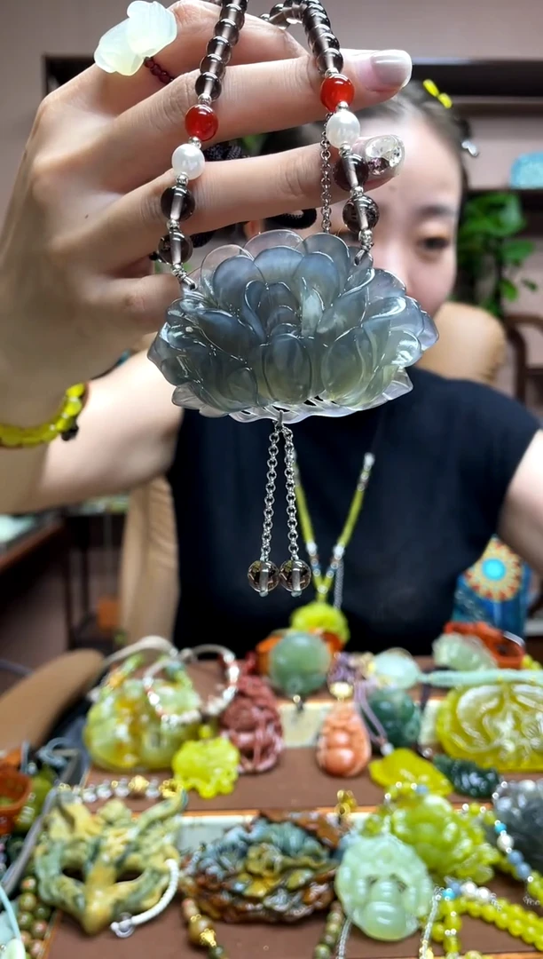 未镶嵌岫玉颈饰·